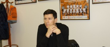 VLADŮV KOŠ PŘES CELÉ HŘIŠTĚ