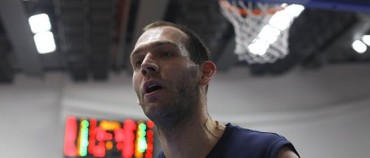 BASKET NENÍ BEZKONTAKTNÍ SPORT